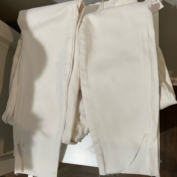 Good American Good Legs Crop Cascade Hem Jeans in White Denim Size 00 - Picture 6 of 6